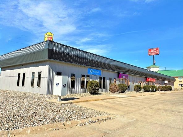 Retail/Office Strip Mall Investment: 1315-25 River Drive, North Sioux City, SD 57049